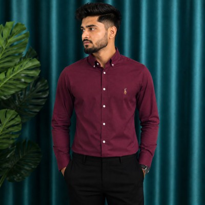 Maroon colour